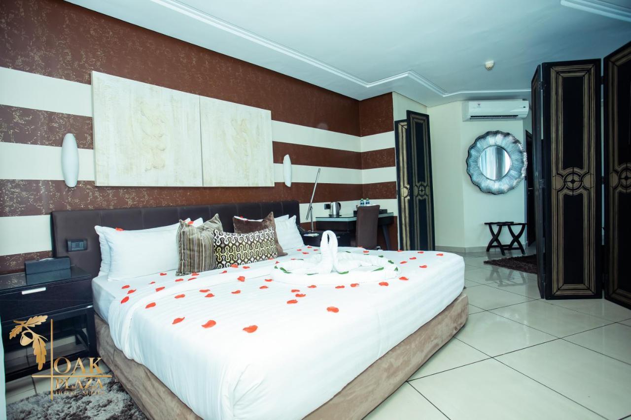 Oak Plaza Hotels East Airport Аккра Экстерьер фото
