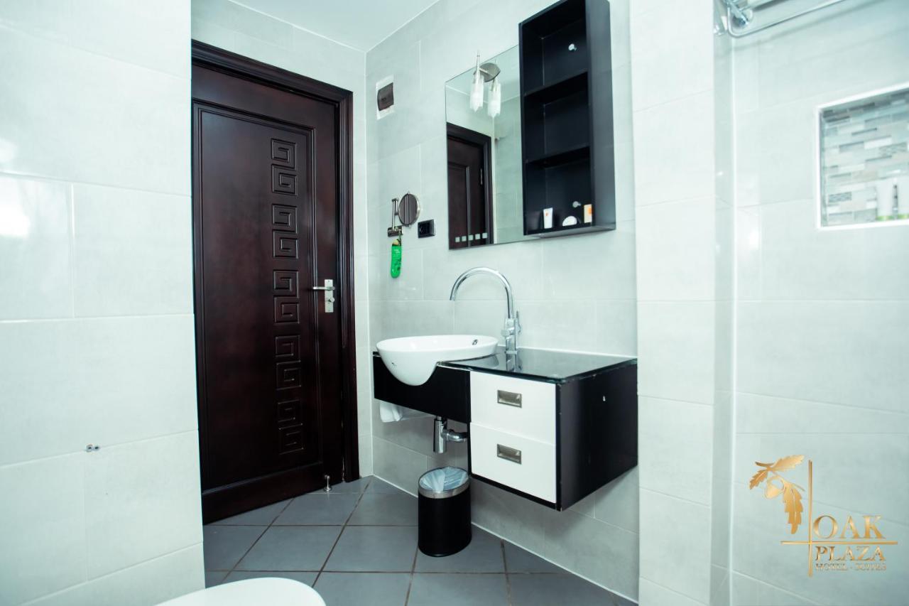 Oak Plaza Hotels East Airport Аккра Экстерьер фото