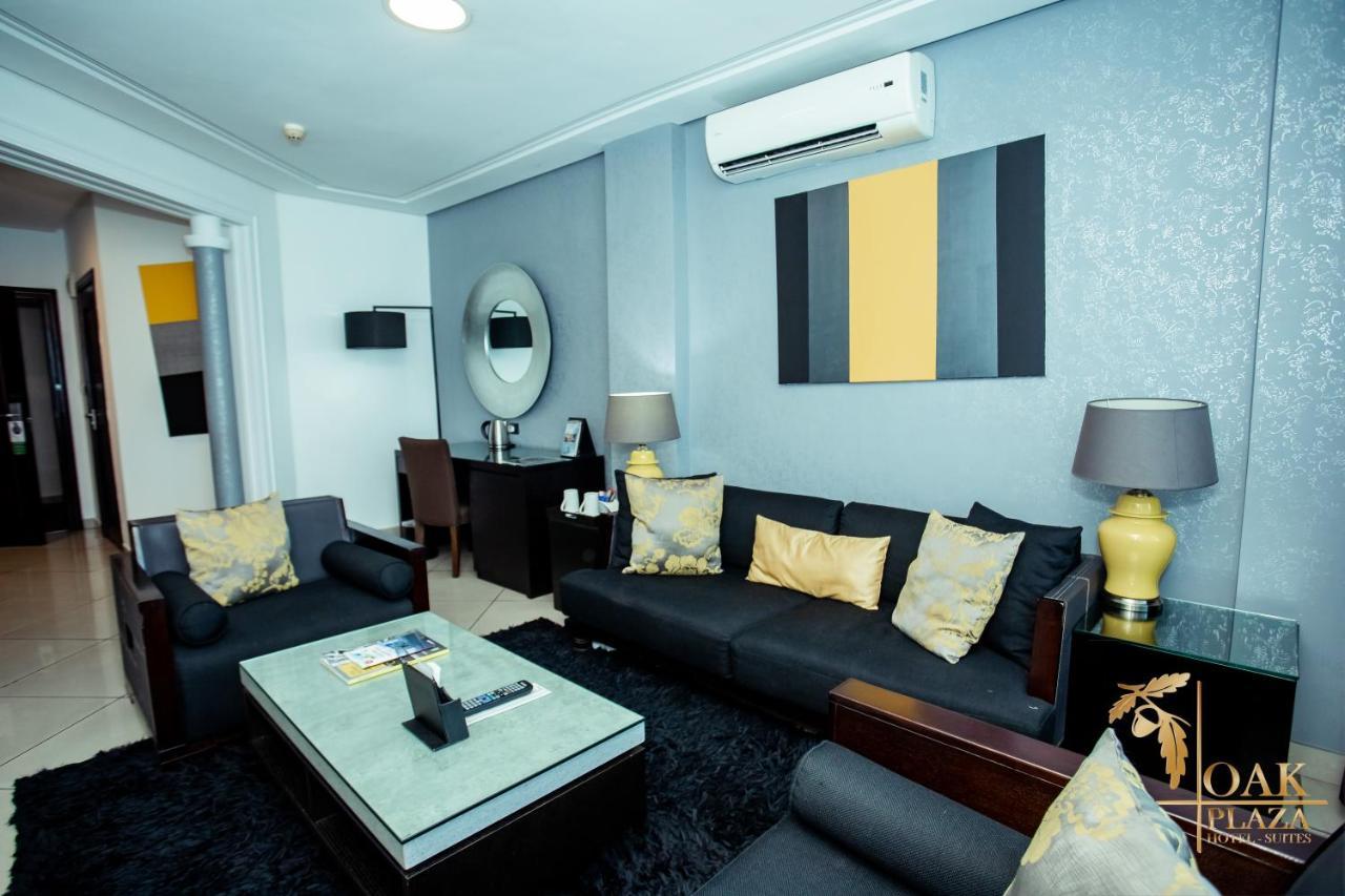Oak Plaza Hotels East Airport Аккра Экстерьер фото