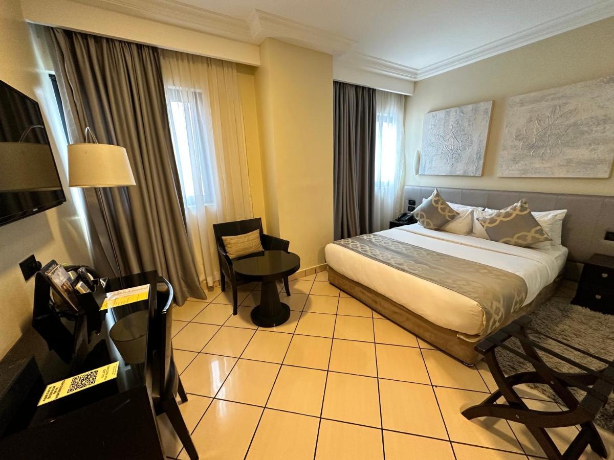 Oak Plaza Hotels East Airport Аккра Экстерьер фото