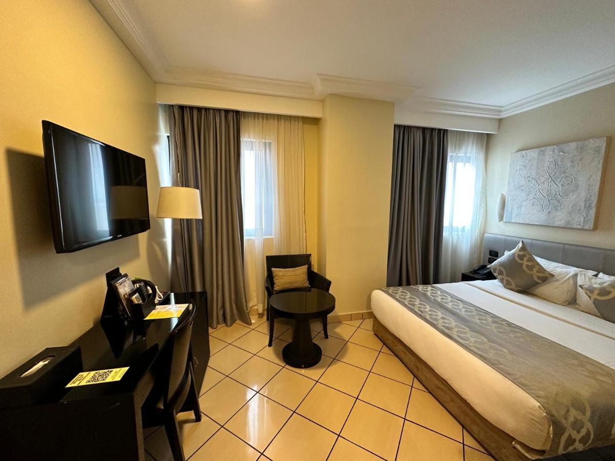 Oak Plaza Hotels East Airport Аккра Экстерьер фото