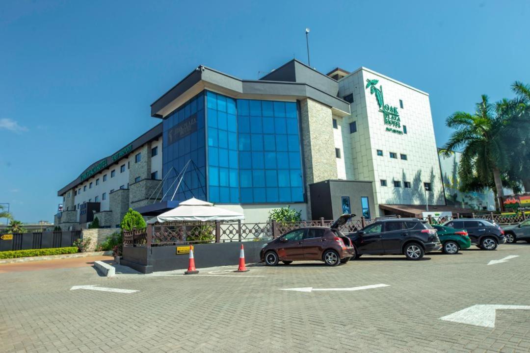 Oak Plaza Hotels East Airport Аккра Экстерьер фото