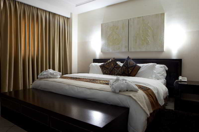 Oak Plaza Hotels East Airport Аккра Экстерьер фото