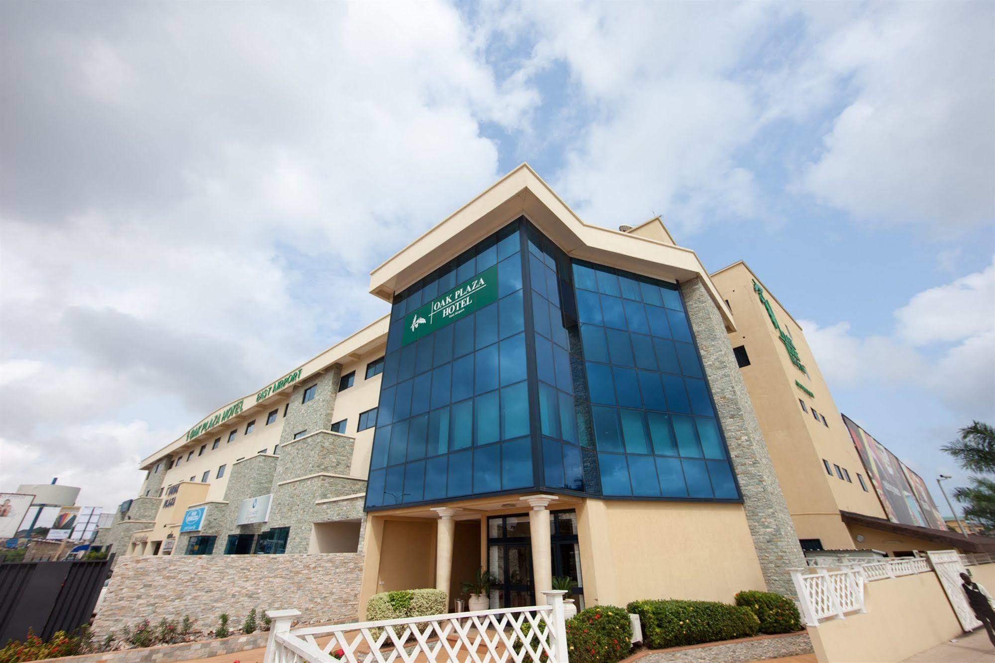 Oak Plaza Hotels East Airport Аккра Экстерьер фото