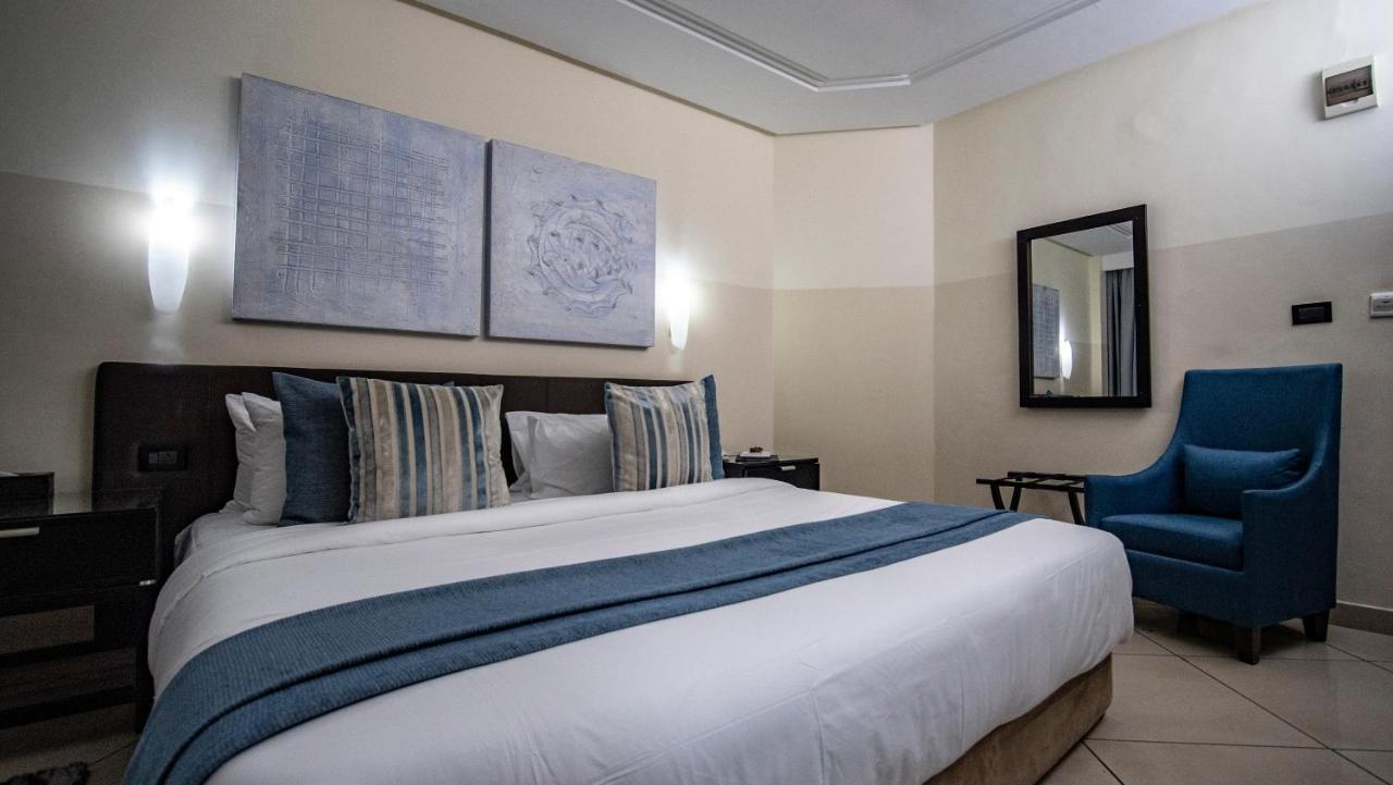 Oak Plaza Hotels East Airport Аккра Экстерьер фото