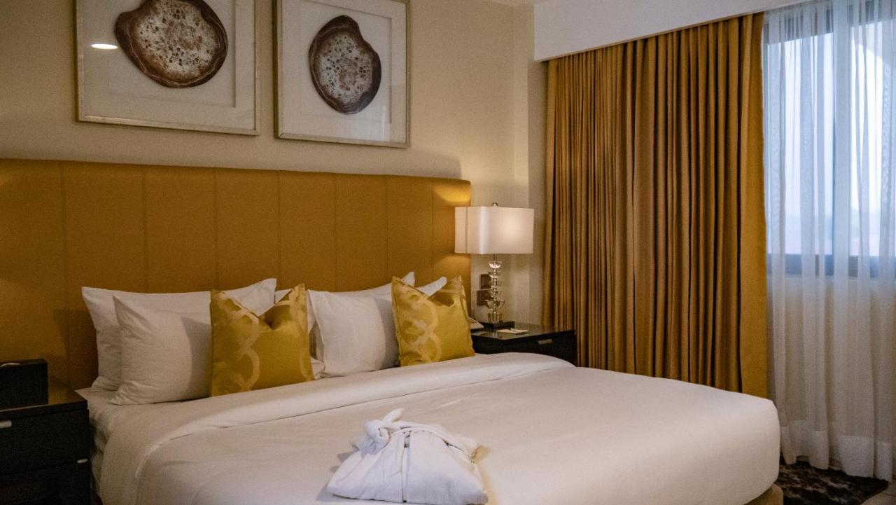 Oak Plaza Hotels East Airport Аккра Экстерьер фото