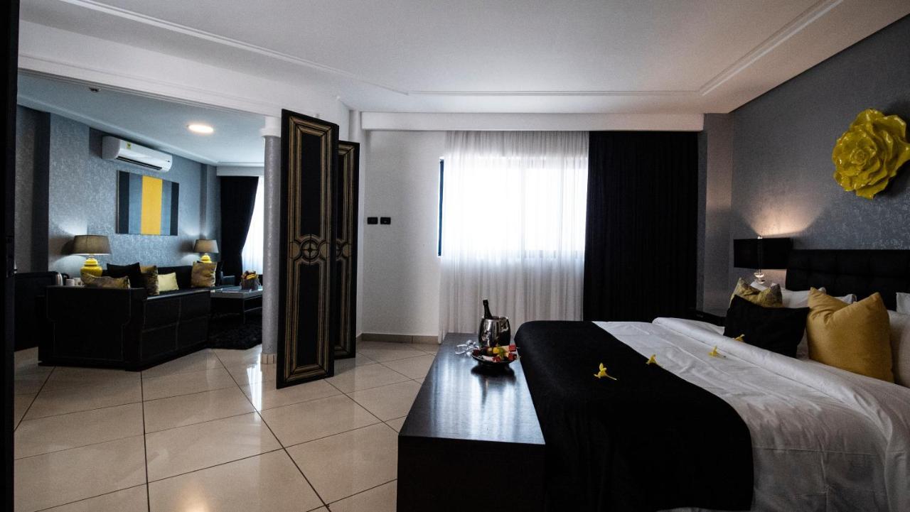 Oak Plaza Hotels East Airport Аккра Экстерьер фото