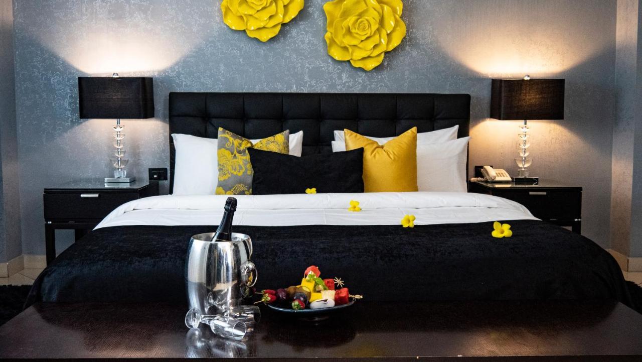Oak Plaza Hotels East Airport Аккра Экстерьер фото