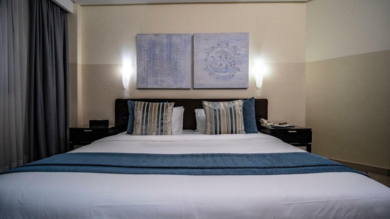 Oak Plaza Hotels East Airport Аккра Экстерьер фото